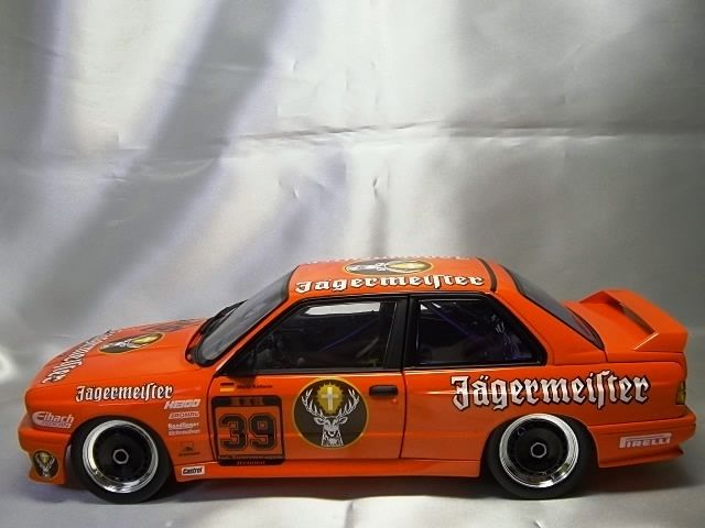 1/18 ミニチャンプス BMW M3(E30) イエガーマイスター