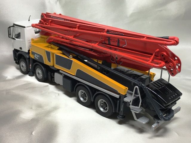 Conrad 1/50 ベンツアクトロス コンクリートポンプ車