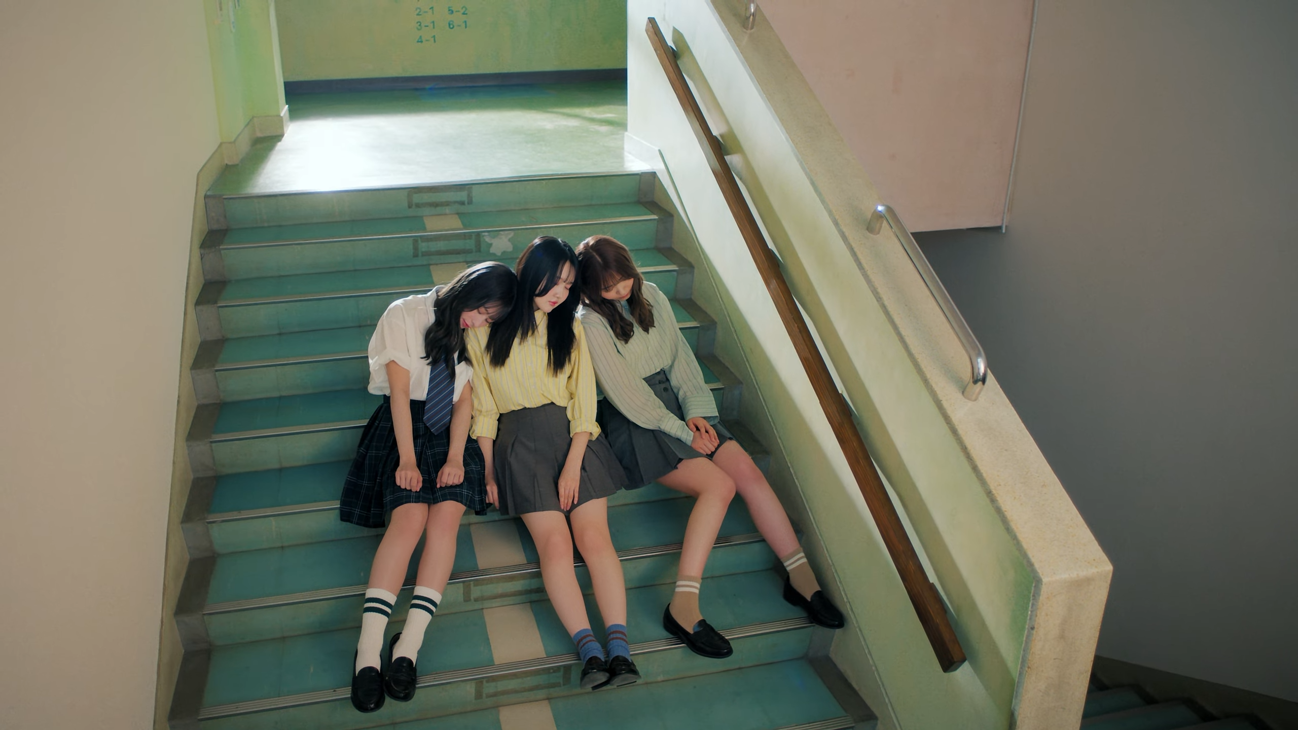 ≒JOY（ニアリーイコールジョイ）/ 3rd Single 表題曲『ブルー