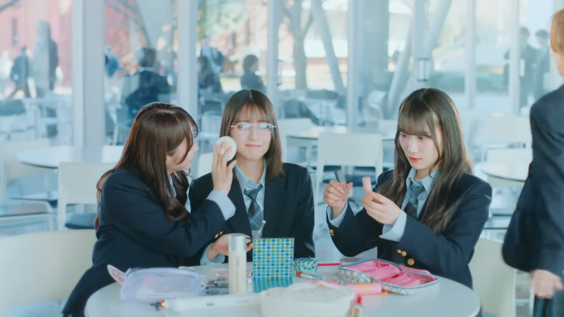 LOVE（イコールラブ）/ 18th Single収録曲『恋人以上、好き未満』MV