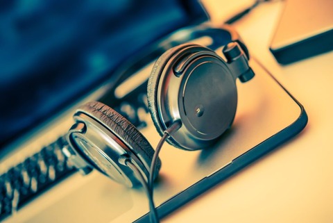 headhphone-and-laptop-1024x684-1