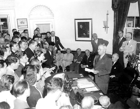 President_Truman_announces_Japan27s_surrender