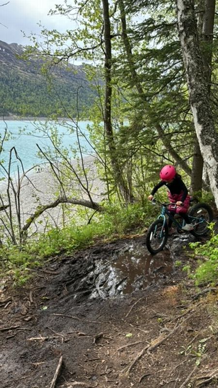 湖畔でサイクリング