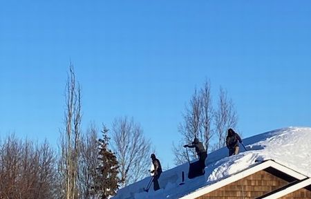 屋根の雪下ろし