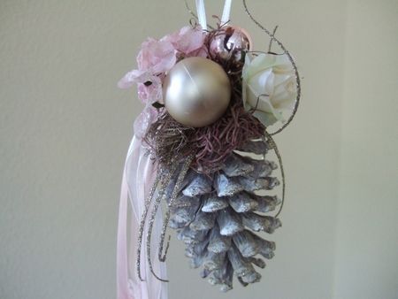 まつぼっくりのオブジェ