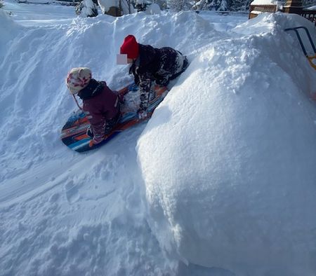 休校は続く～橇遊び
