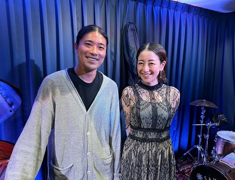 received_339592838657281~3