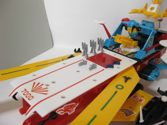 合体空母レッドホーク : 玩具劇場ガンバランス倉庫