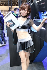 東京オートサロン2013カロッツェリアブースのお姉さん2人目