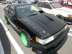 トヨタ カローラ・レビン(AE86) 右前