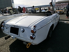 ダットサン・フェアレディ2000右後ろ