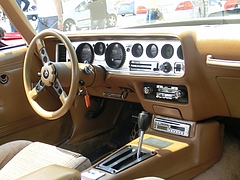 ポンティアック・ファイヤーバード トランザム運転席