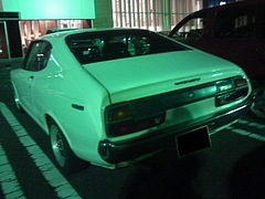 日産バイオレット リヤビュー