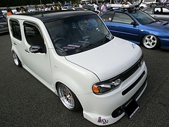 日産 キューブ 右前