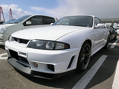 日産スカイラインGT-R(R33)左前