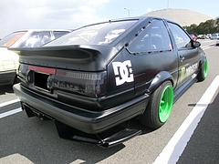 トヨタ カローラ・レビン(AE86)右後ろ