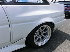 痛車トヨタ・カローラレビン(AE86)リヤフェンダー