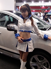 ケンウッドブースのコンパニオンのお姉さん