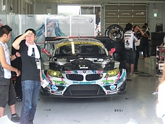 GSR初音ミクBMW・Z4GT3ピット内