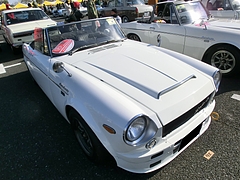 ダットサン・フェアレディ2000 右前