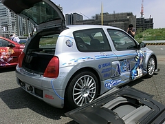 痛車ルノークリオV6左