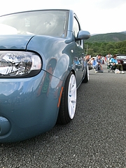 日産キューブ フロントタイヤ