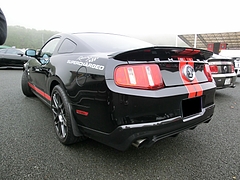 シェルビーGT500左後ろ