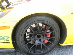 シボレー・コルベットZ06(C6)フロントタイヤ