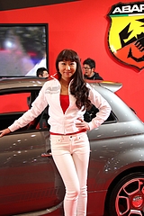 東京オートサロン2013アバルトブースのお姉さん