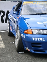 カルソニックスカイラインGT-R(R32)右側面