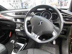 シトロエンDS3スポーツシック運転席