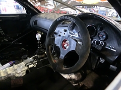 レッドブルwithマジックRX-7(FD3S)車内