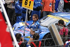 R&Dスポーツ スバルBRZ GT300レースクイーンのお姉さん