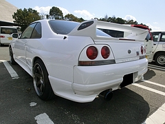 日産スカイラインGT-R(R33)左後ろ