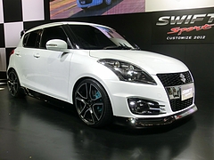 スズキ・スイフトスポーツ(ZC32S)右前