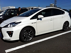 トヨタ・プリウスSツーリング セレクションG’s 左側面