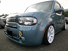 日産キューブ左前