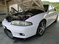 日産スカイラインGT-R(BCNR33)左前