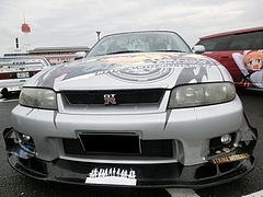 痛車 日産・スカイラインGT-R(BCNR33)フロントマスク