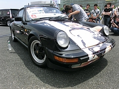 痛車ポルシェ911(930)右前