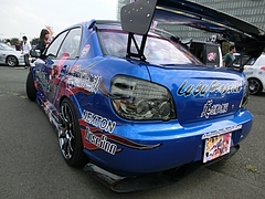 痛車スバル・インプレッサSTi(GDB-F)左後ろ