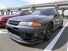 日産スカイラインGT-R(R32)左前