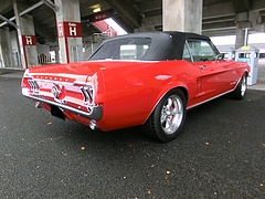 1967年式フォード・マスタング コンバーチブル右後ろ