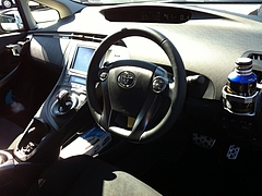 トヨタ・プリウスSツーリング セレクションG’s車内