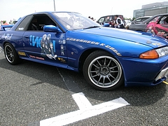 痛車日産スカイラインGT-R(BNR32)右側面