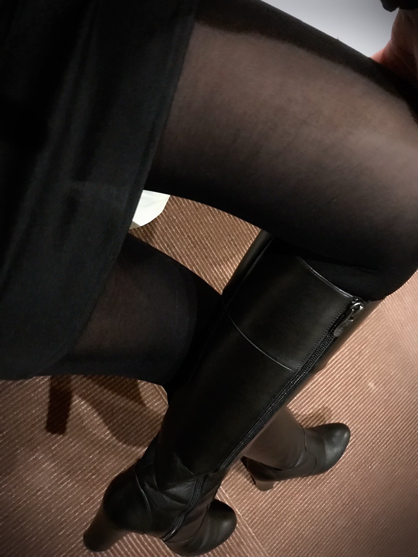 緊縛ミニスカブーツ女画像 レザーブーツとミニスカート : 綺羅女王様 大阪 日本橋 個人調教 KR Mistress Kira K-corect-R