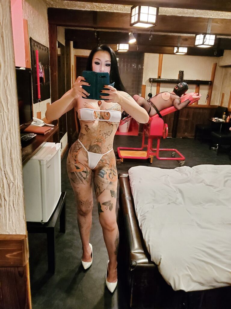 辰神麗子女王様ヌード 本日撮影につき、、、 : 会員制SMクラブMantis Tokyo＆レズビアンSMクラブClimax Tokyo🦋辰神麗子女王様ブログ～薔薇の吐息～  ※18禁※