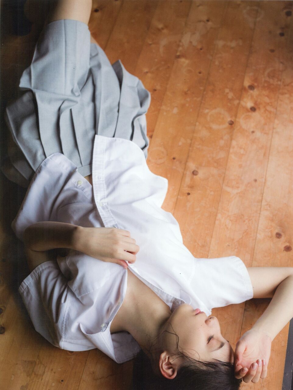 小坂菜緒 写真集 君は誰? 日向坂46