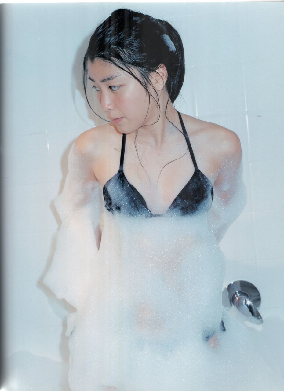 成海璃子 Natural Pure ビキニ写真集 今 注目のグラビアアイドル写真集