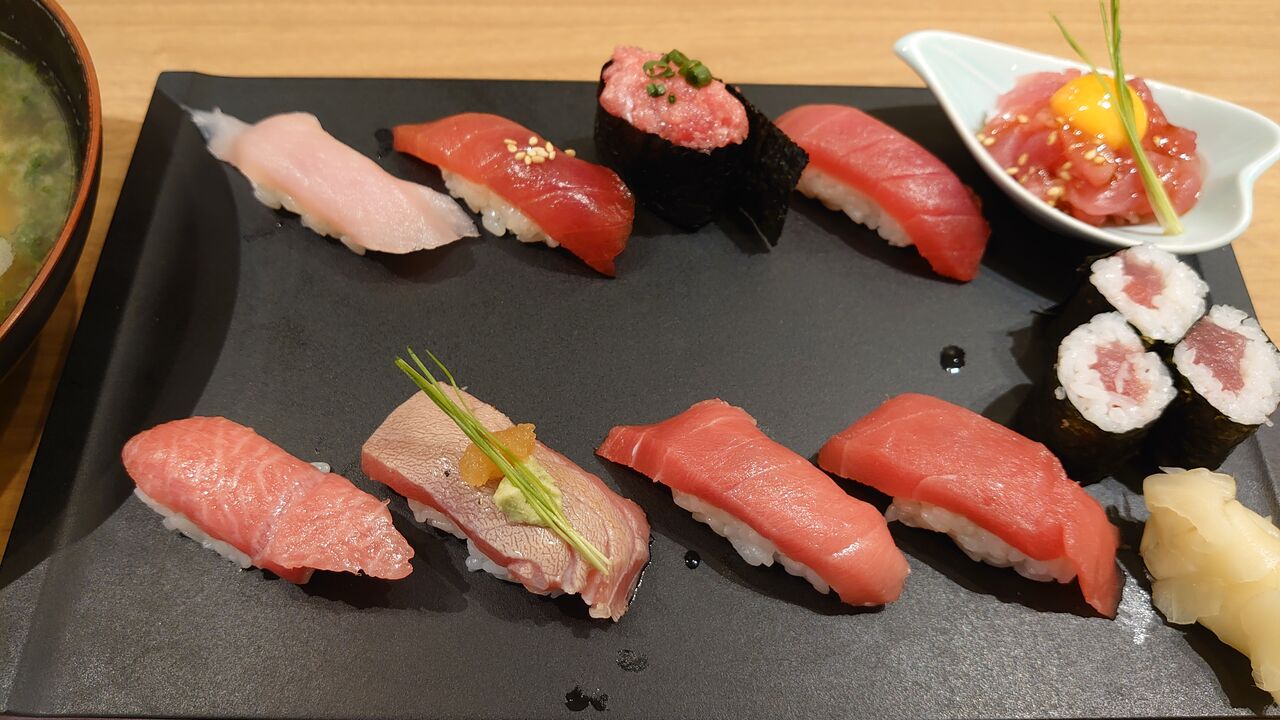 本マグロ解体ショー一式 すしざんまいに行って まぐろづくし を食べてきました ぽれぽれ